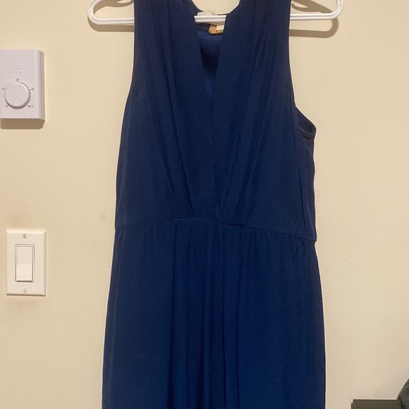 Used boutique dress needs a little love, has a small burn hole at bottom - Picture 1 of 6